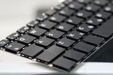 Keyboard Super Tipis...