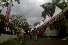 300 Stan Produk Lokal...