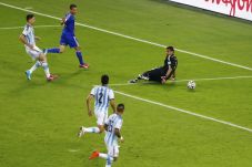 Argentina Amankan Poin...