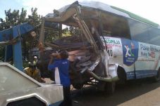 Transjakarta vs Kopaja...
