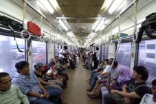 Naik Commuter Line Tak...