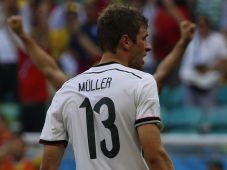 Cetak 3 Gol, Mueller...