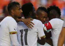 Duo Essien-Muntari Pimpin...