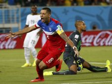 Gol Cepat Dempsey Bawa...