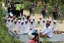 Bentrok Petani Rembang,...