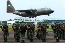 TNI Luruskan 16 Patok...