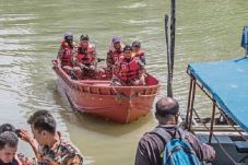 Perahu Karam di Malaysia,...