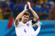 Gerrard Semangati Pemain...