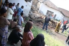 Bangunan Ambruk Gemparkan...