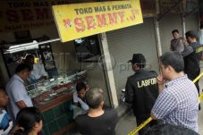 Ramadan, Toko Emas dan...