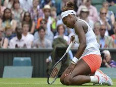 Di Wimbledon, Emosi...