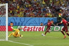 Nani Bawa Portugal Unggul...