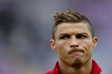 Aksi Ronaldo Gocek Tiga...