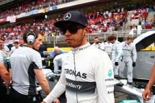 Kalah, Hamilton Curigai...