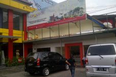 3 Petinggi Ditahan,...