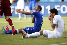 Gigitan Suarez Bakal...