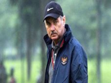 Menang atas Nepal, Alfred...