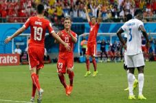 Hattrick Shaqiri Antar...