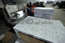 Kertas Robek Dominasi...