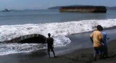 Bermain di Bibir Pantai,...