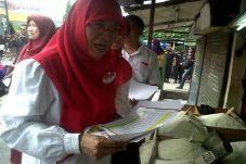Istri Nur Mahmudi Siap...