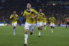 Dua Gol James Rodriguez...