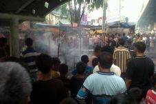 Toko Kembang Api di...
