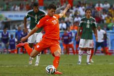 Huntelaar Nyaris Tolak...