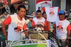 Tukang Becak Siap Menangkan...