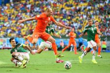 Robben Lolos dari Sanksi...
