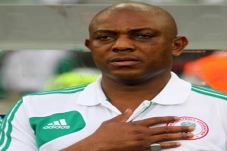 Pelatih Nigeria Mundur
