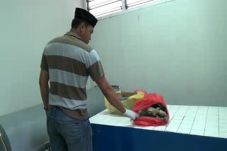 Bayi Laki-laki Membusuk...