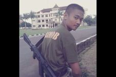 Anggota Brimob yang...