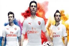 Arsenal Resmi Gandeng...
