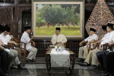 SBY Bertemu Prabowo-Hatta...