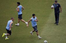 FIFA Izinkan Suarez...