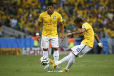 Hulk: Brazil Mesti Juara...
