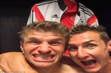 Selfie Muller dkk Usai...