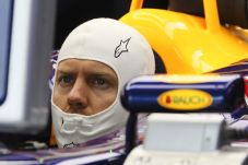 Vettel Terlambat Berjudi