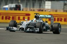Hamilton Juara, Rosberg...