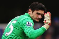 Lloris Bertahan di Spurs