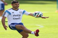 Aguero Berpeluang Main...