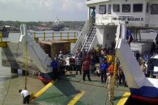 Sling Kapal Putus, Penumpang...