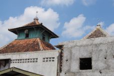 Masjid Menyanan, Tempat...