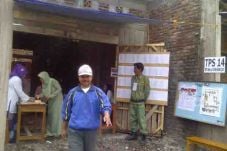 Ratusan Warga Nyoblos...
