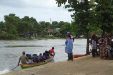 Banjir Tak Surutkan...