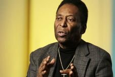 Pele: Brazil Bisa Juara...