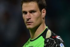 Stoke Ingin Pertahankan...