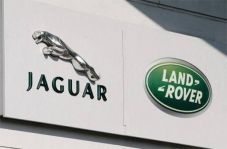 Jaguar Kenalkan Keluarga...