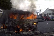 Minibus Terbakar, Empat...
